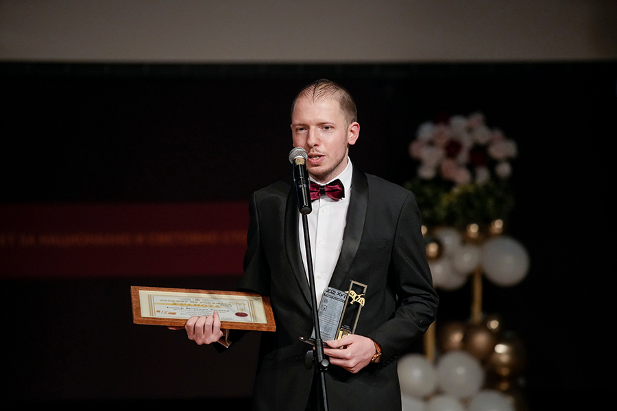 Тодор Ангелов с наградата Докторант на годината