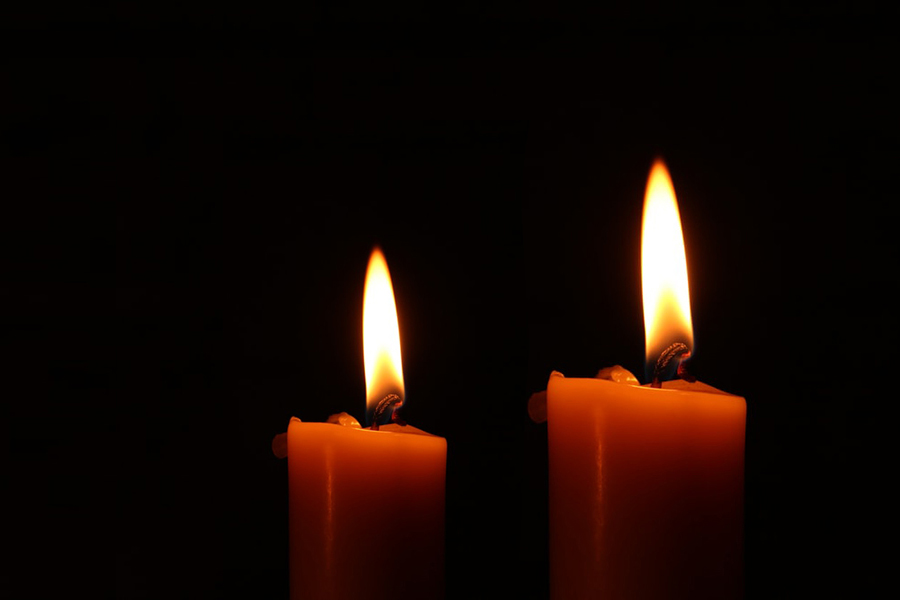 две свещи за упокой