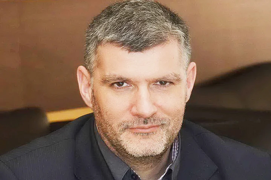проф. Момеков