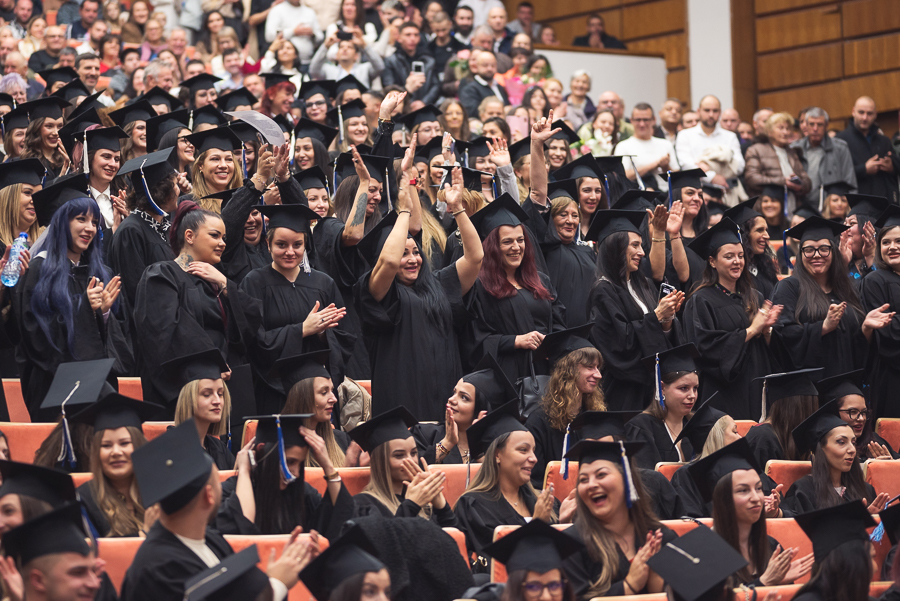 496 абсолвенти от Випуск 2025 на ФОЗ получиха тържествено дипломите си