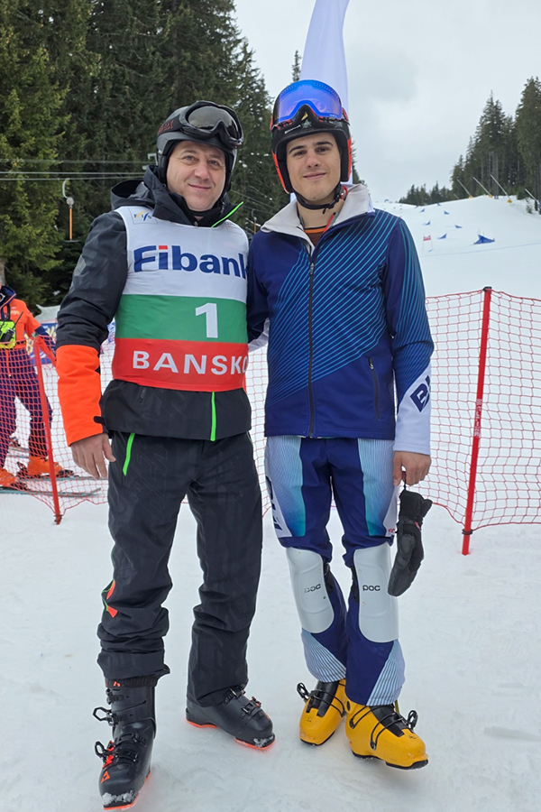 Бронзовия медалист от Олимпиадата в Милано-Кортина скиорът Тервел Замфиров и ректорът проф. д-р Бойчо Ланджов