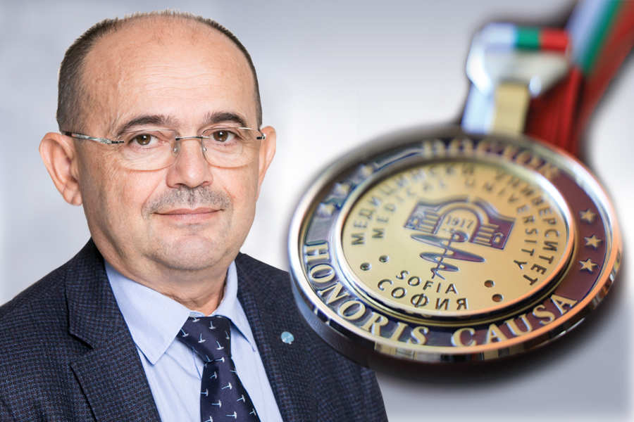 проф. Мурешану и знака на Доктор Хонорис Кауза